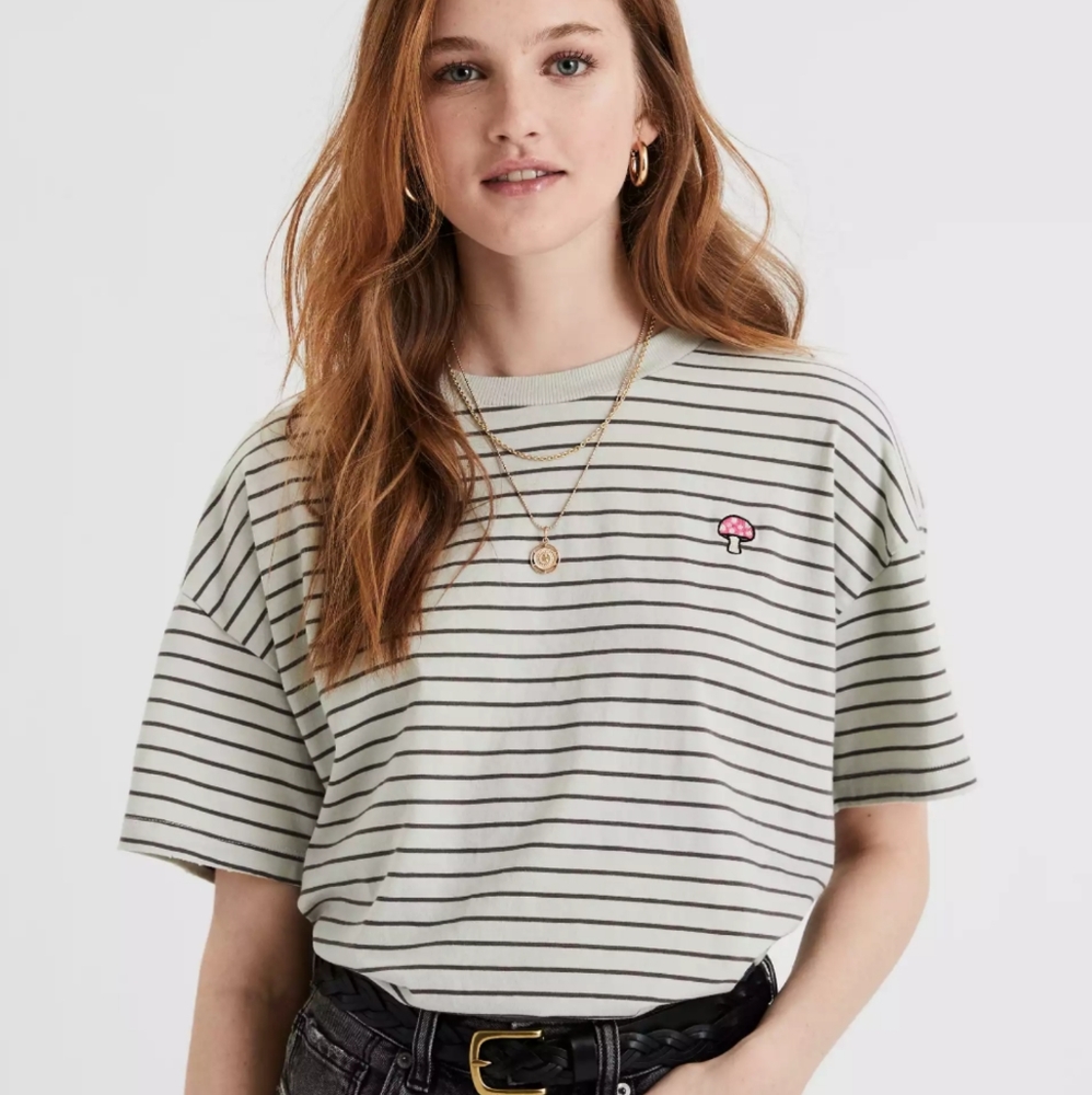 ✨3 for $25✨AE oversized embroidered graphic tee